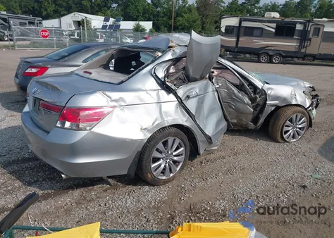 2011 Honda Accord Exl z USA, uszkodzony, nr VIN 1HGCP3F89BA012721